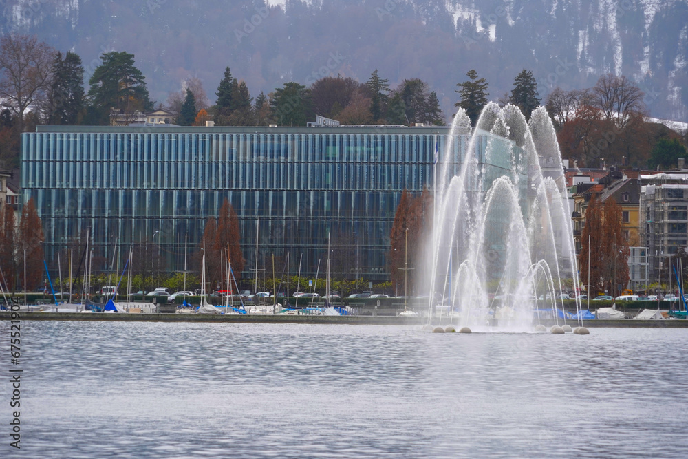 Fototapeta premium Fountain Aquaretum on Lake Zurich that is connected to a an earthquake station and the water sprays represent earth tremors in water form.