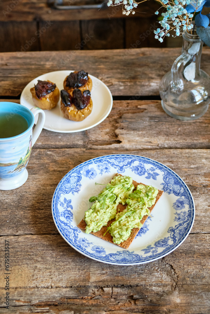 rye Krispies with guacamole. Healthy breakfast. Baked apples with dates. rye Krispies with guacamole. Healthy breakfast. Baked apples with dates.