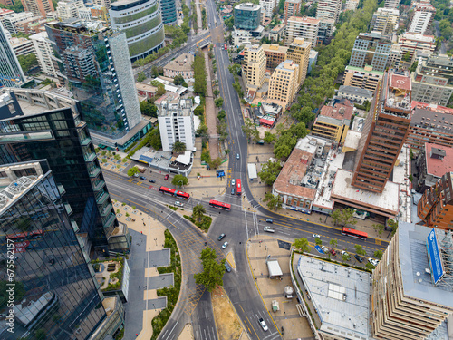 Imagem aérea de Santiago do Chile durante primavera.  photo
