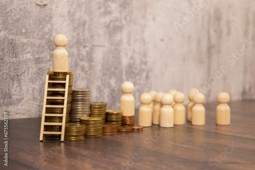 coin ladder, wooden figures, cunning and ingenuity.