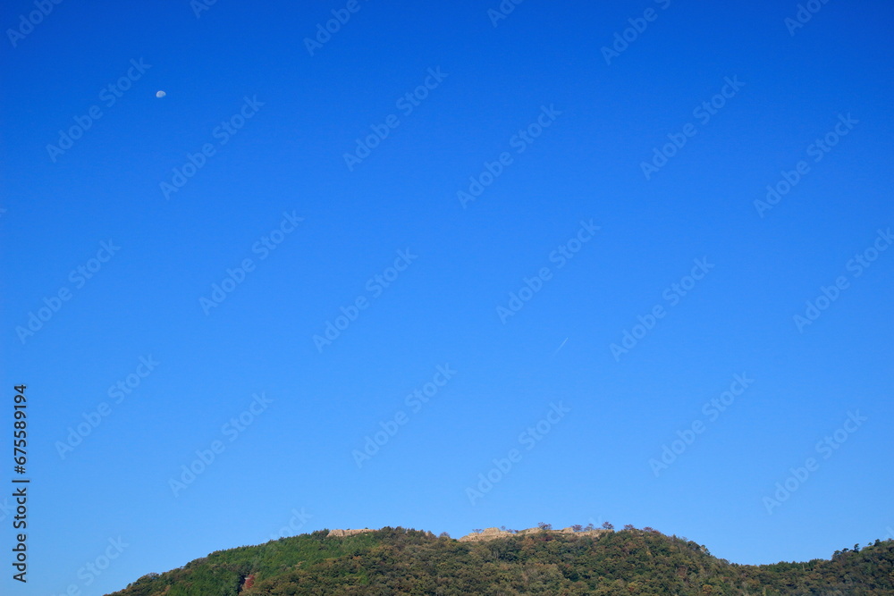 青空と竹田城跡と月