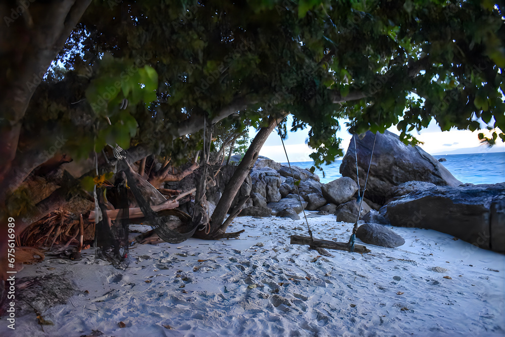 Fototapeta premium 海辺のブランコ 