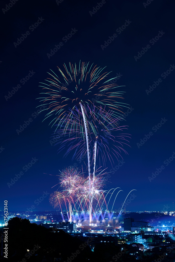 Fototapeta premium 信貴山中から望む打ち上げ花火
