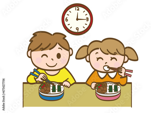おいしそうにお弁当を食べる男の子と女の子__小学生低学年_幼児