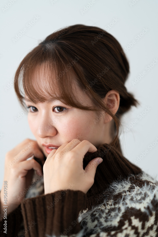 ニットを着た女性 ニットを着た女性
