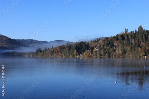 Blick auf den Titisee, Frühmorgens im Herbst 