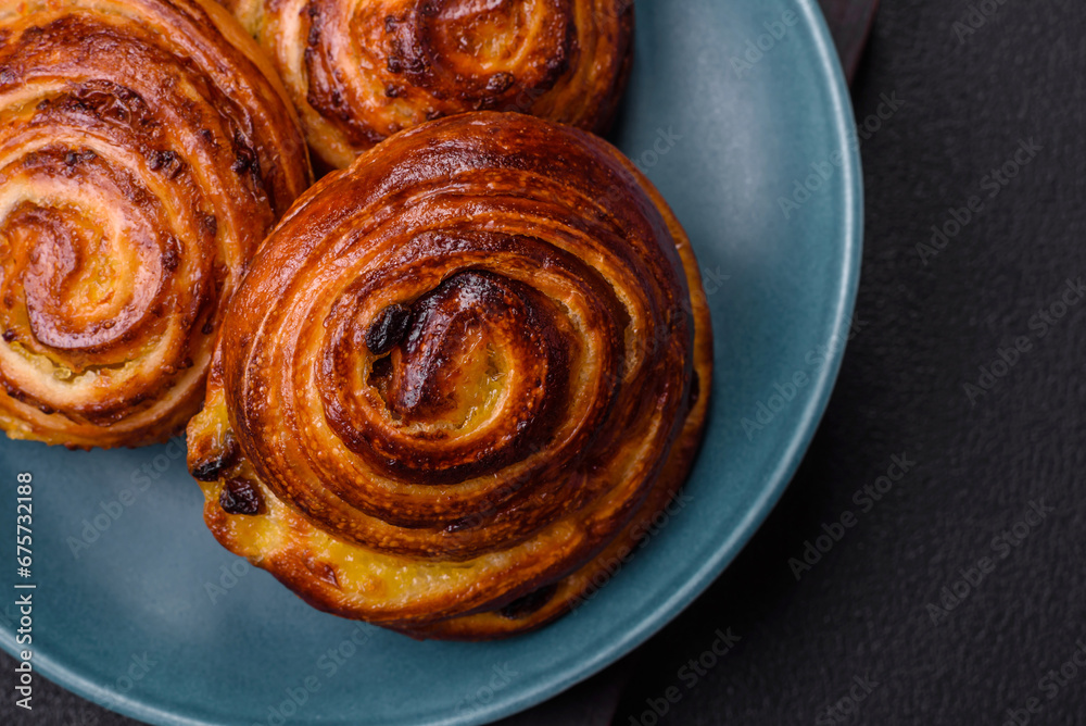 Delicious baked cinnamon raisin rolls in the form of rolls Delicious baked cinnamon raisin rolls in the form of rolls