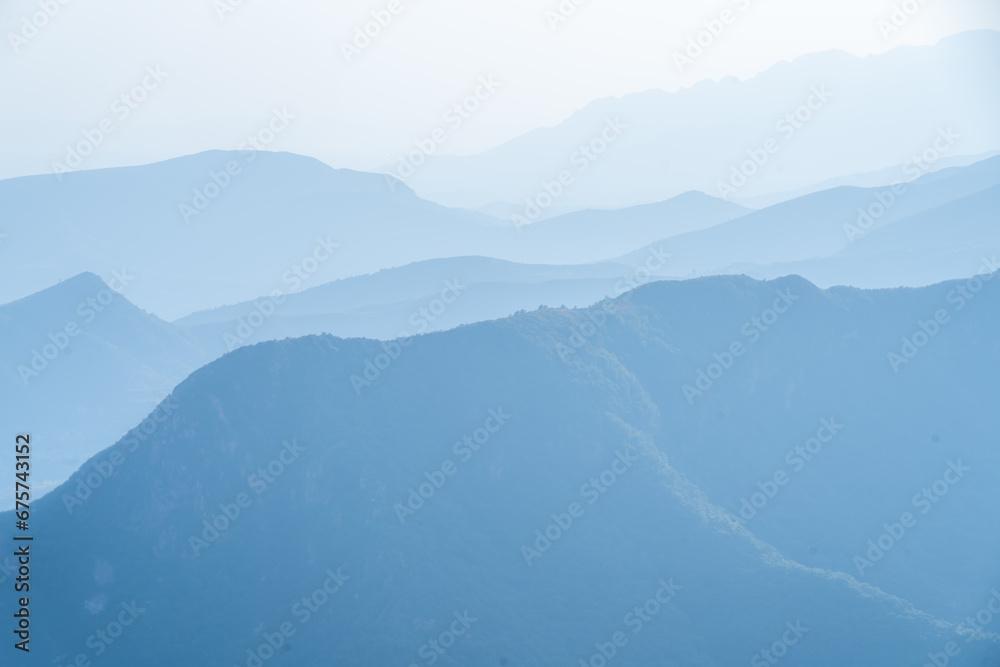 Obraz premium Mountains and forests under the sky
