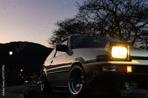 夕焼けとクラシックカー