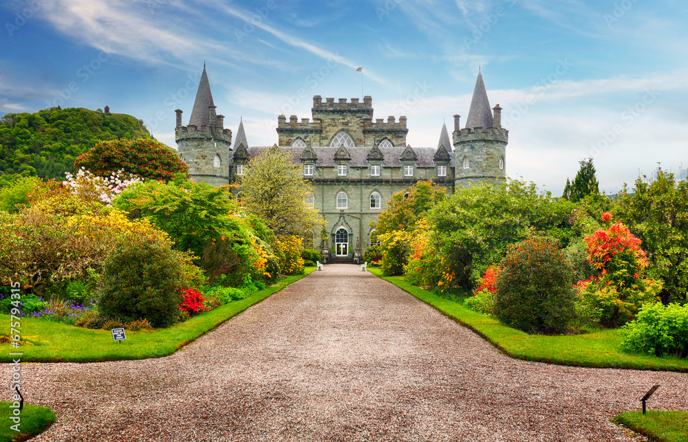 Obraz premium Scotland - Inveraray castle with flower garden, UK