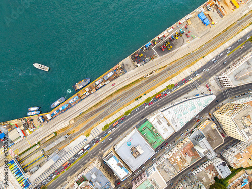 Imagem aérea da região portuária, Terminal Pacífico Sul de Valparaiso e suas casas e prédios coloridos. Cidade litorânea.  photo