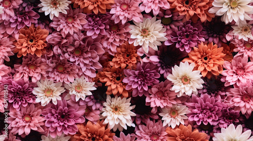 Dichtes, nahtloses Blumenmuster mit einer Vielfalt an farbenfrohen Blumen und Blüten für kreative Hintergründe