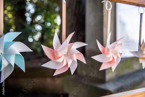 埼玉県　川越氷川神社境内に飾られた風車