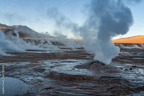 Obraz na płótnie Geysierfeld von El Tatio, Altiplano, Atacama Wüste, Chile, Südamerika w salonie