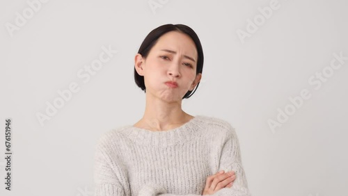 怒る中年女性　白背景 photo