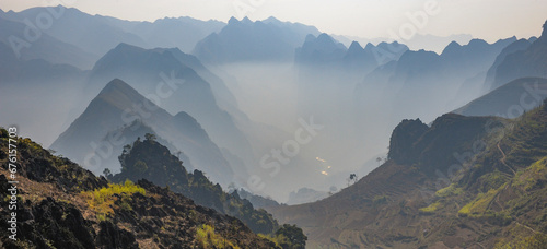 In 2010, Dong Van Karst Plateau was recognized by UNESCO as a Global Geopark. At that time, this was the first global geopark in Vietnam and the second in Southeast Asia. Characteristics of the rocky  photo