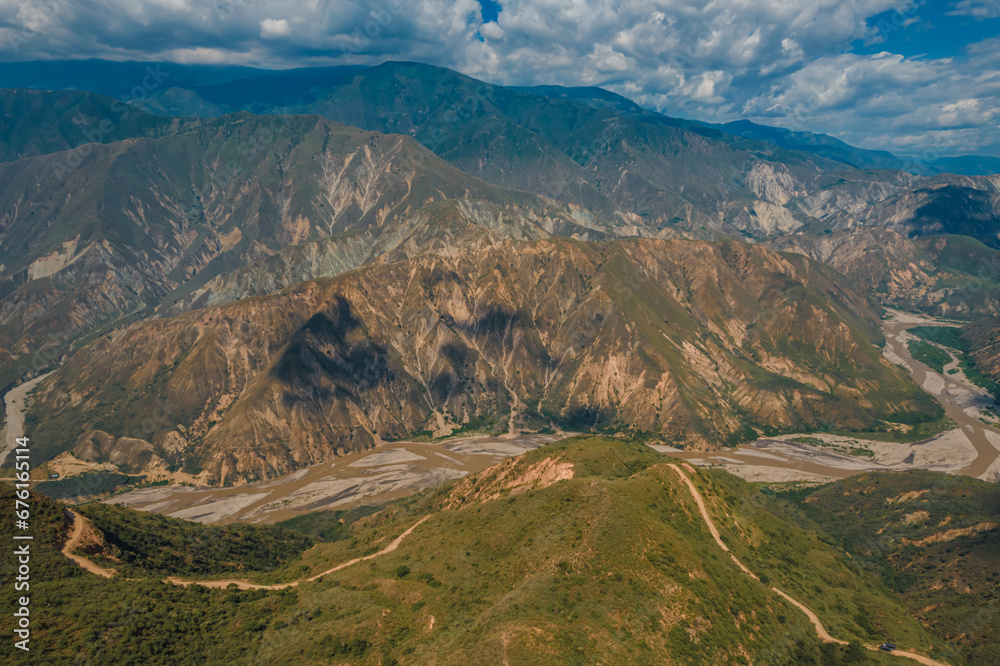 Tarde soleada en el Cañón del Chicamocha, ubicado en Santander, Colombia