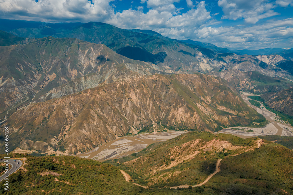 Tarde soleada en el Cañón del Chicamocha, ubicado en Santander, Colombia