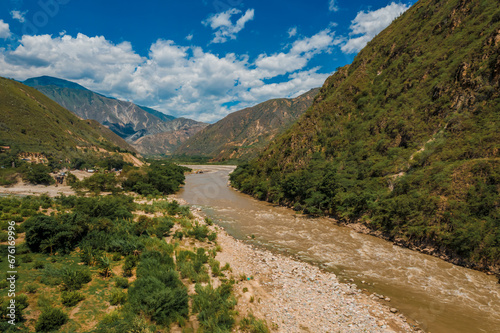 Obraz na płótnie Tarde soleada en el Cañón del Chicamocha, ubicado en Santander, Colombia w salonie