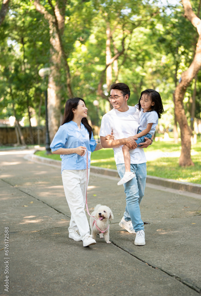 Obraz premium Photo of young Asian family at park