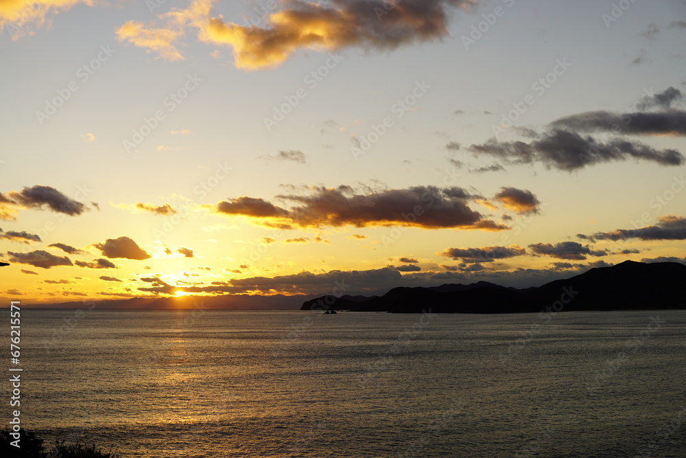 【伊勢志摩】太平洋に沈むオレンジ色の夕陽