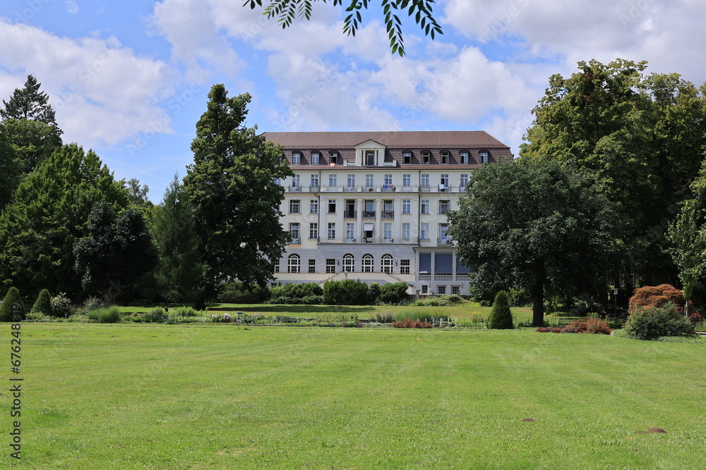 Obraz premium Blick in den Kurpark von Bad Eilsen in Niedersachsen 