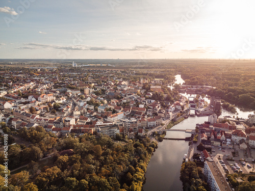 Stadt Bernburg Luftaufnahme mit Sonnenuntergang