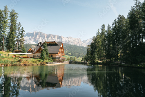 Lago Sompunt im Alta Badia Tal am Fuße des Heiligkreuzkofel in den Dolomiten photo