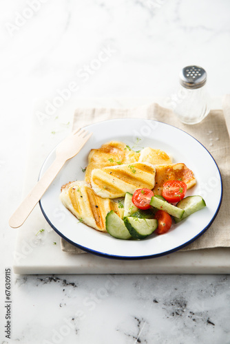 Grilled halloumi cheese with vegetables