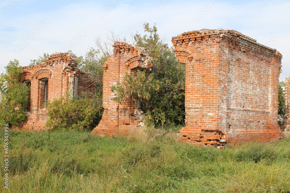 Ruins of an ancient building from the 17th century