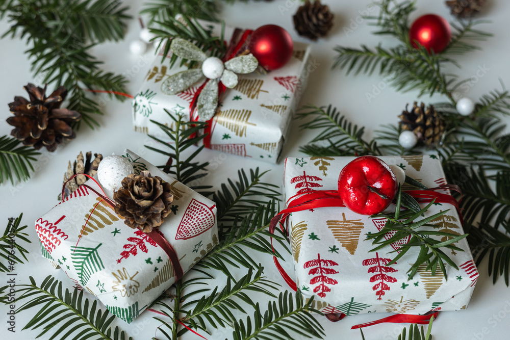 Boże Narodzenie, kartka świąteczna, prezenty i dekoracje świąteczne. Christmas decorations, Christmas card, get a gift.
Boże Narodzenie, kartka świąteczna, prezenty i dekoracje świąteczne. Christmas decorations, Christmas card, get a gift.