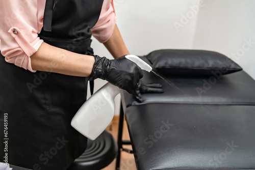 disinfection of tattoo tools after the procedure in a beauty salon