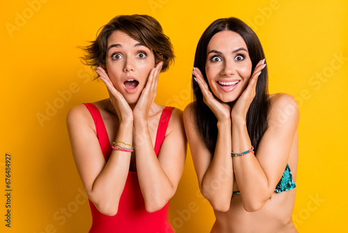 Photo of shocked surprised two girls impressed travel agency adverts exotic tropical resort isolated bright color background