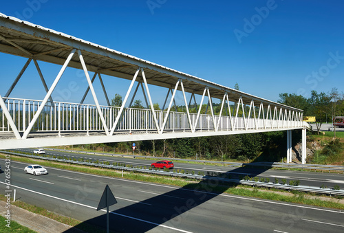 Papier peint pedestrian walkway over the A8 Cantabrian highway with three lanes in each direc