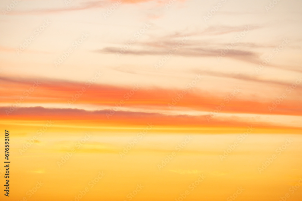 Obraz premium Idyllic sky with clouds of different shapes