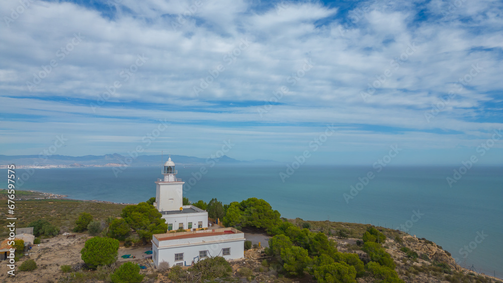 Faro del Cabo de Santa Pola en Alicante, Valencia , toma aérea cenital .