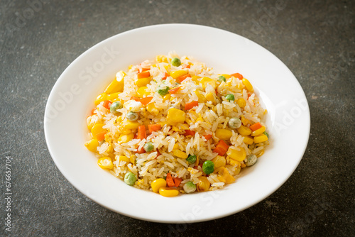 fried rice with mixed vegetable (carrot, green bean peas, corn) and egg