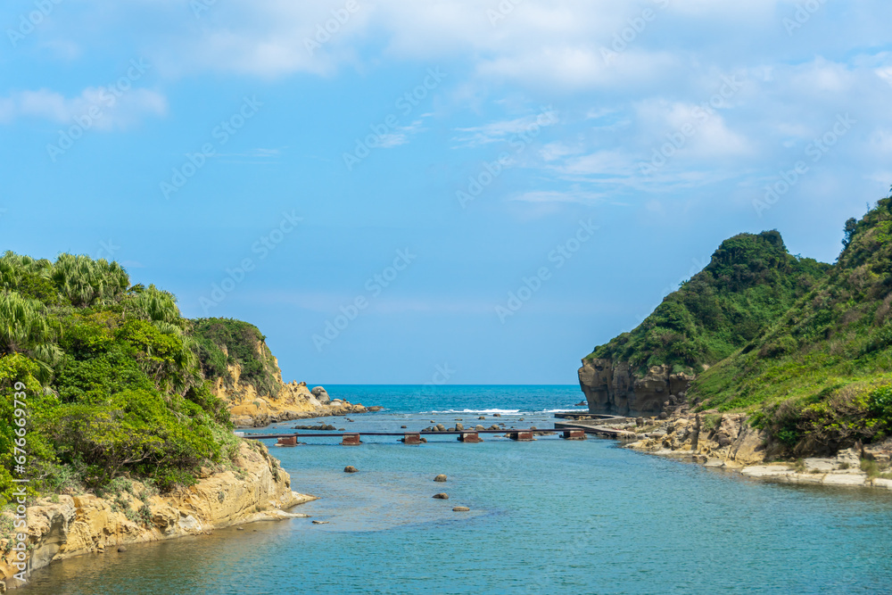 Fototapeta premium The landscape of the coast at Heping Island Park in Keelung City, Taiwan, Keelung, Sky and sea horizon, Bridge across the sea.