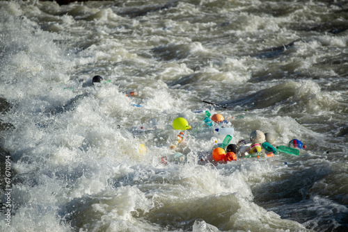 Objets en plastique tombés dans un fleuve