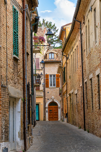 Fototapeta Naklejka Na Ścianę i Meble -  narrow street in fano