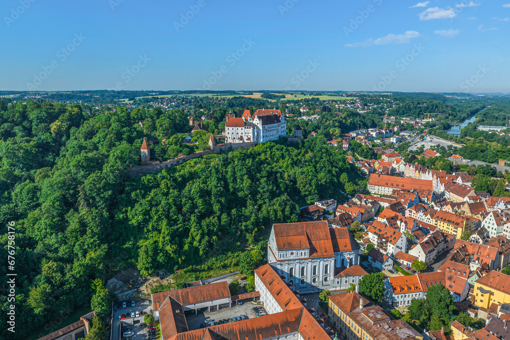 Landshut von oben, Blick zur Martinskirche und zur Burg Trausnitz