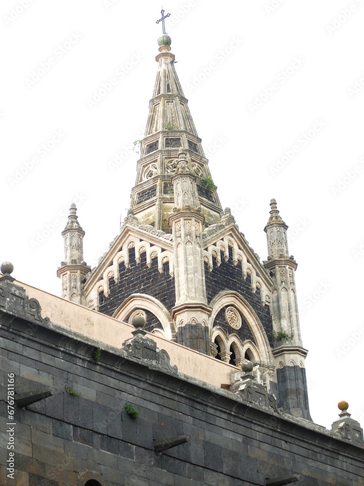 Piccolo scorcio del campanile della Basilica Santa Maria Assunta a Randazzo.