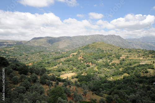 La colline de Veni et la Fortetsa vue depuis Méronas près d'Amari en Crète