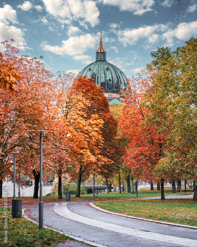 Berliner Dom in Herbstfarben