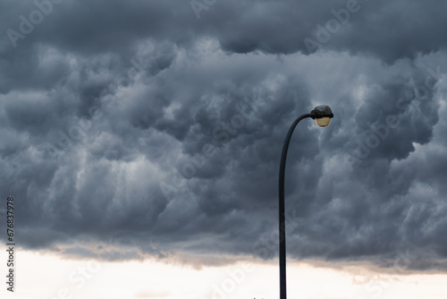 Canvas Print Majestic thundercloud by a stormy weather, dramatic dark scene