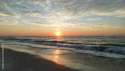 Fototapeta Naklejka Na Ścianę i Meble -  Beautiful sunset over the sea.