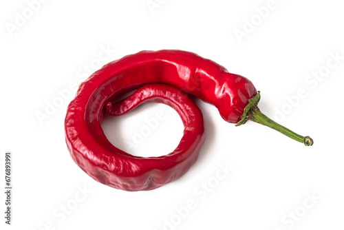 Fotografia Spiraled pod of hot red chili pepper with a green peduncle