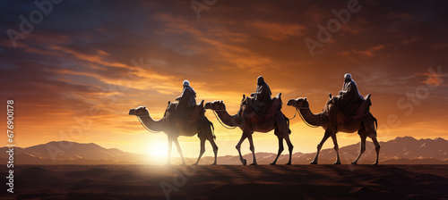 Reyes magos viajando por el desierto, en el atardecer, llegando a Belén. Noche de reyes magos. Día de reyes magos. © Pilar Arias Grení