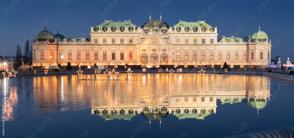 Schloss Belvedere im Advent, 3. Bezirk Landstrasse, Wien, Österreich - obrazy, fototapety, plakaty 