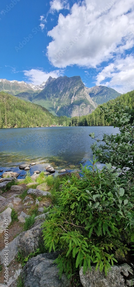  Nestled amid the picturesque landscapes of the Austrian Alps, Lake Piburg enchants with its crystal-clear waters and scenic surroundings. Surrounded by lush forests and majestic mountains, the lake r